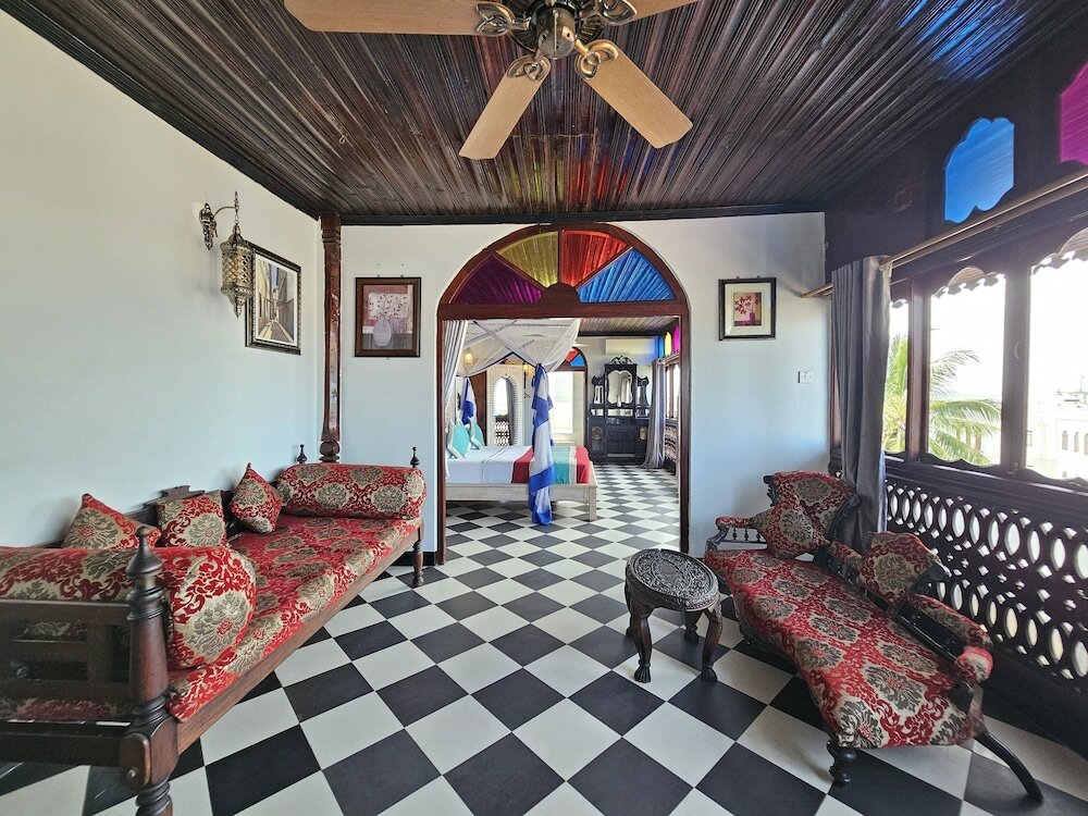 Фото Dhow Palace Hotel