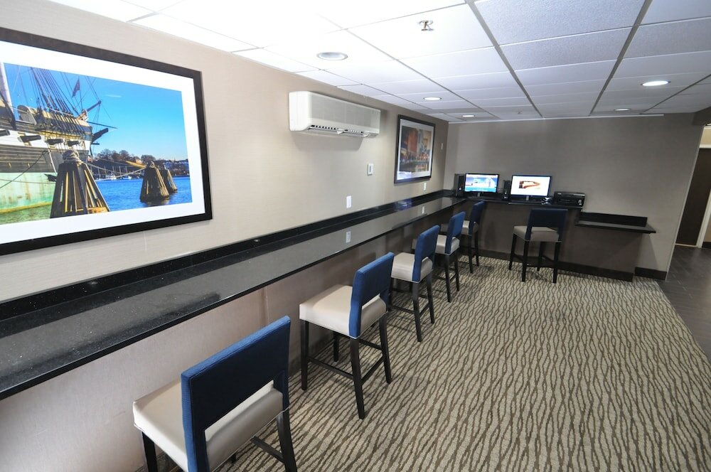 Фото Comfort Inn & Suites Aberdeen near Apg