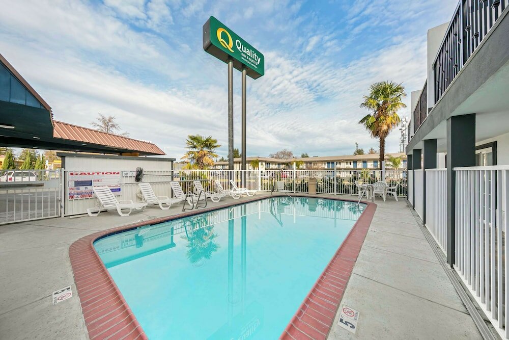 Фото Quality Inn & Suites