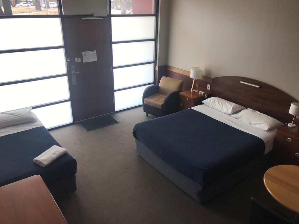 Фото Highlander Hotel Bar Kitchen Rooftop