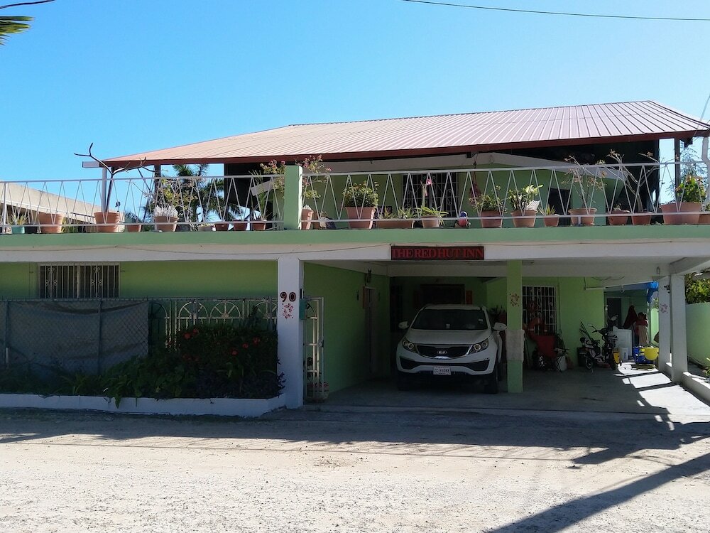 Фото The Red Hut Inn