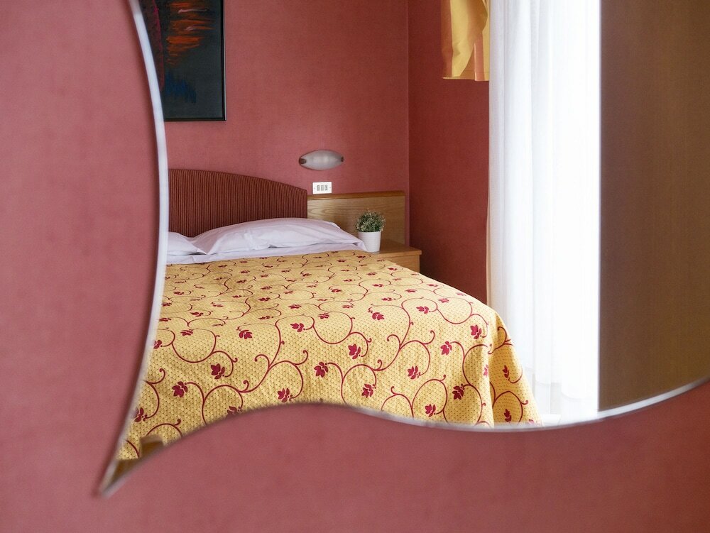 Фото Hotel Junior