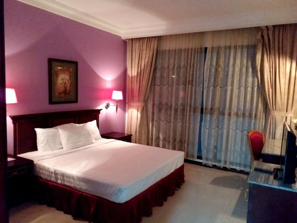 Фото Taj Plaza Hotel