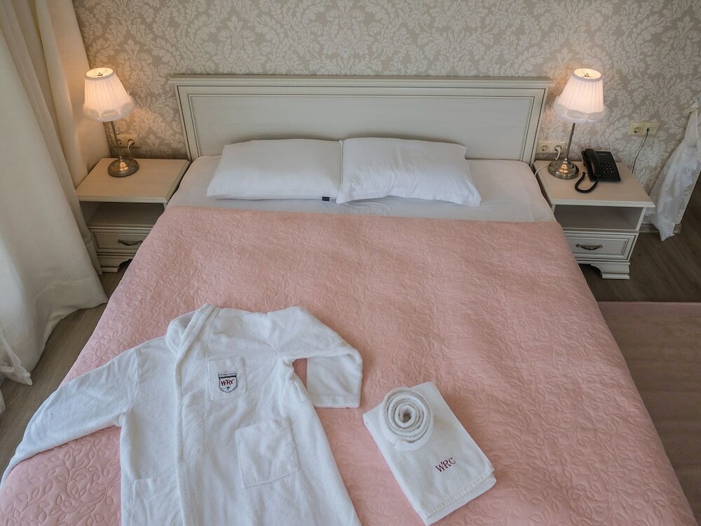 Фото White Rock Castle Hotel