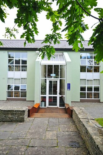 Гостиница Corrib Village в Голуэй