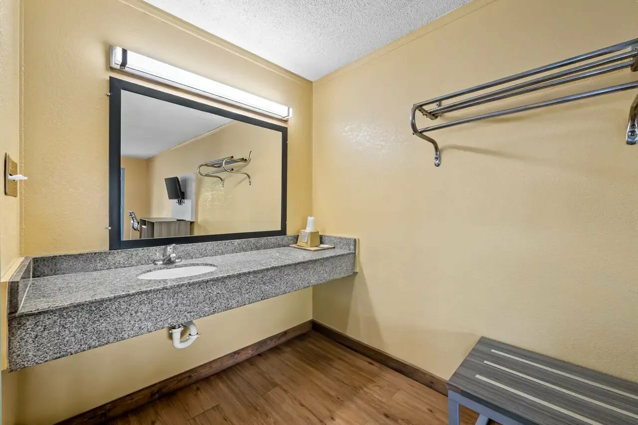 Фото Econo Lodge Charlotte Airport Area