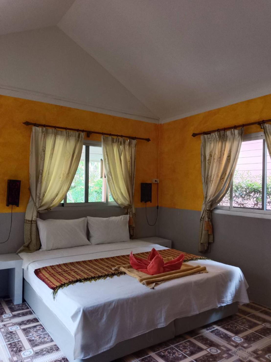 Фото Ban Elephant Blanc Apartment