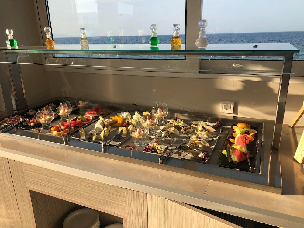 Фото Golden Coast Resort