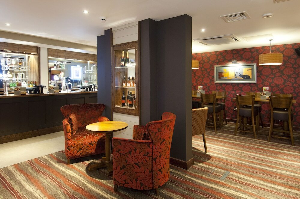 Фото Premier Inn London Ealing