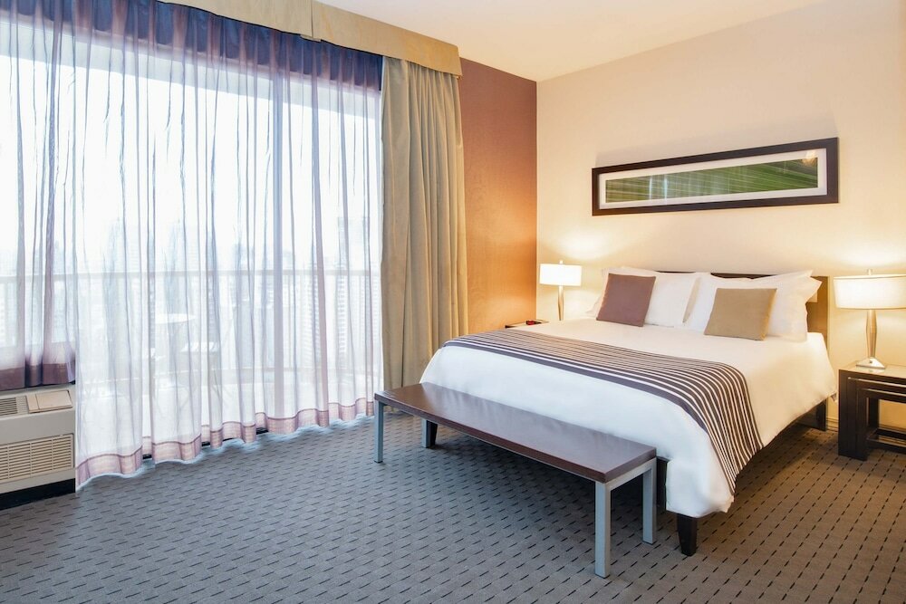 Фото Sandman Suites Vancouver-Davie Street