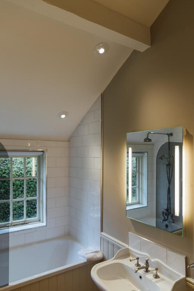 Фото The Woburn Hotel