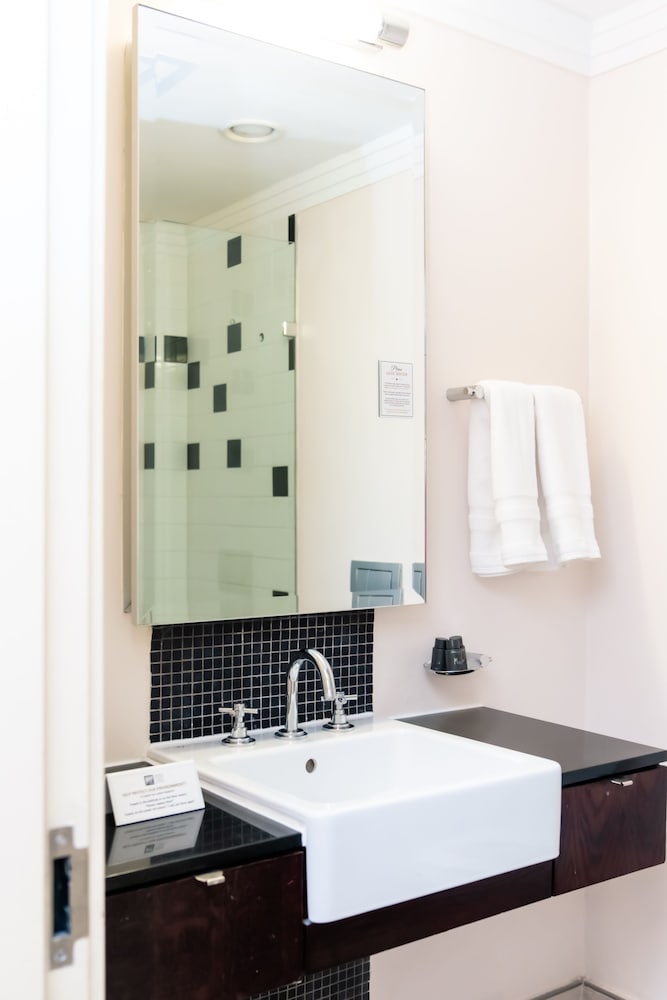 Фото Mandela Rhodes Place Hotel