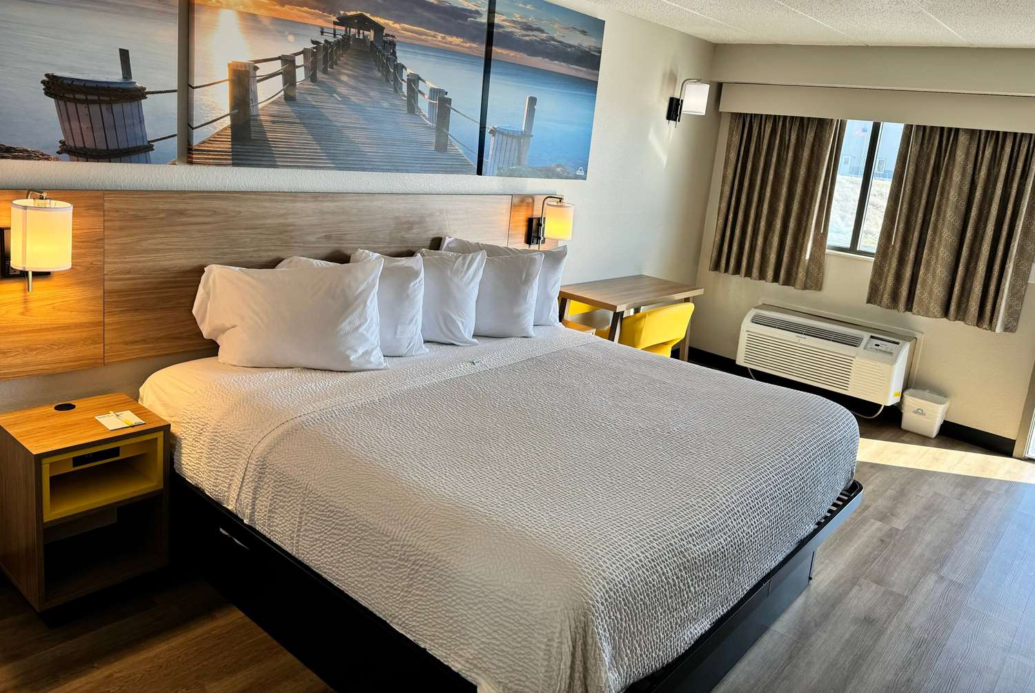 Фото Days Inn by Wyndham Cloverdale Greencastle