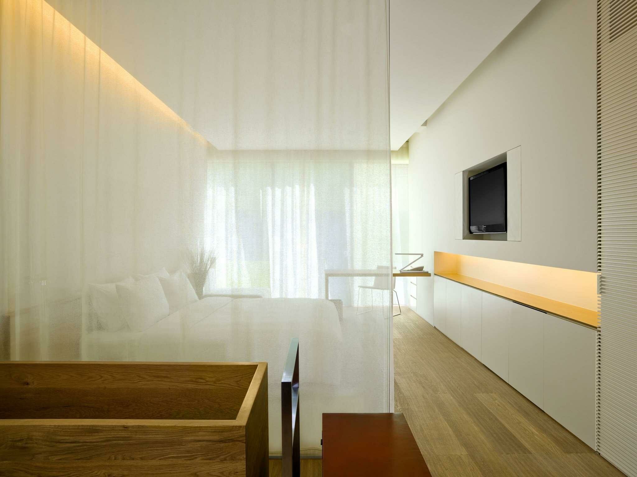 Фото The Opposite House