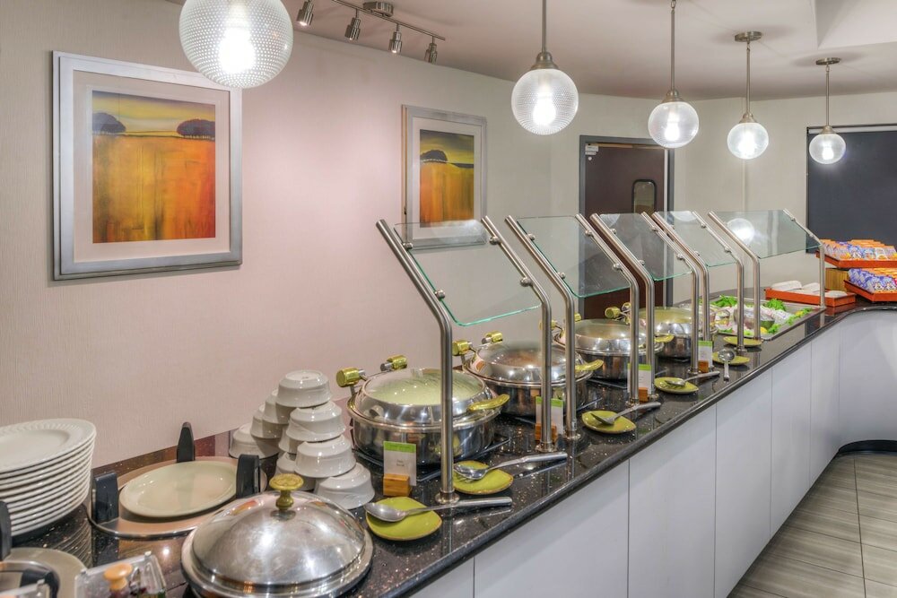 Фото DoubleTree by Hilton Atlanta - Emory Area