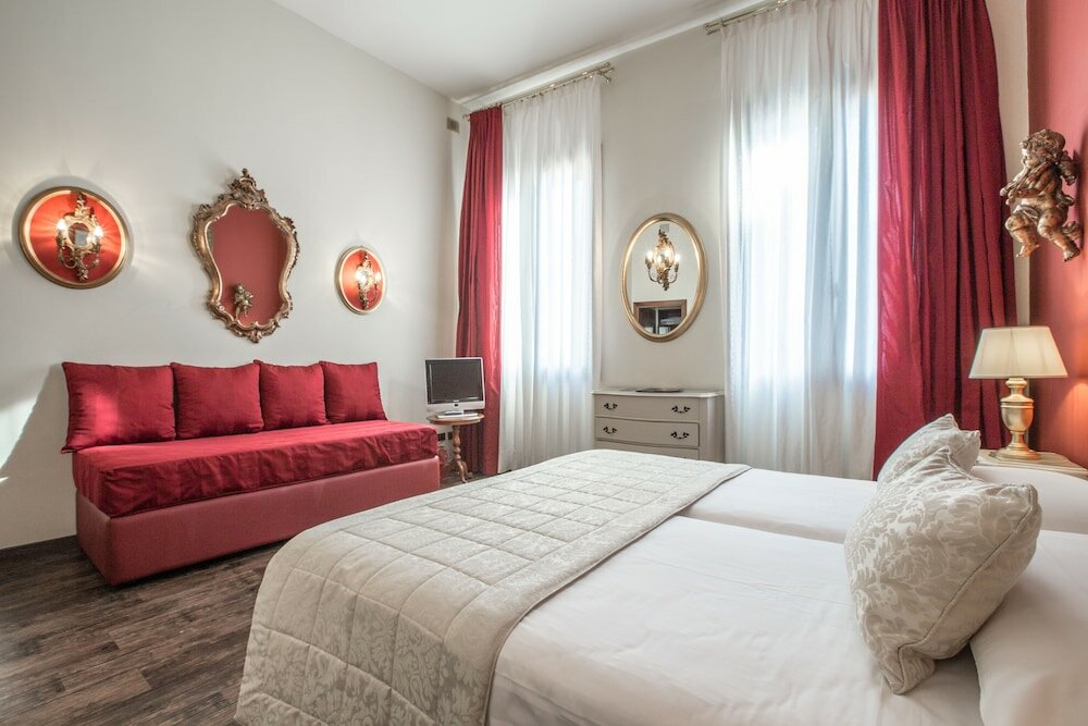 Фото Hotel Amadeus