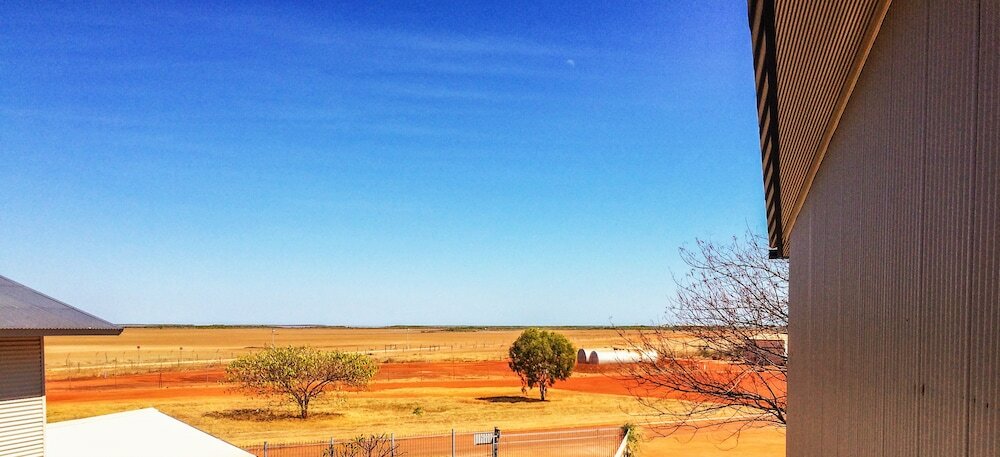 Фото Spinifex Hotel