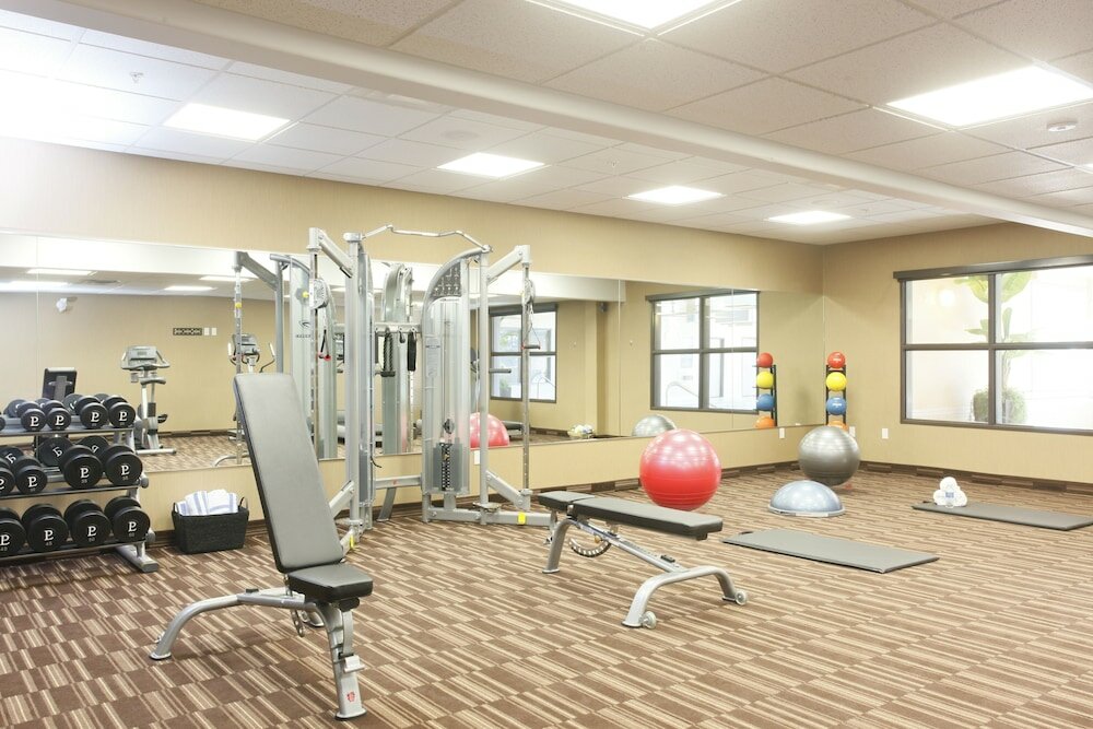 Фото Pomeroy Inn & Suites at Olds