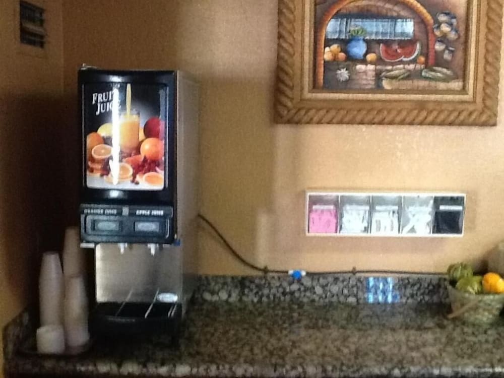 Фото Americas Best Inn and Suites Fort Lauderdale North