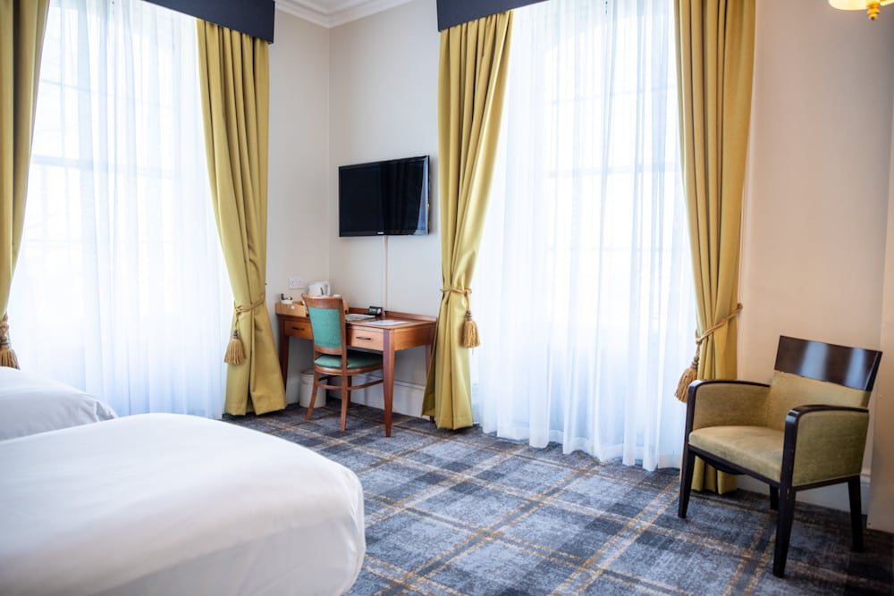 Фото Arnos Manor Hotel