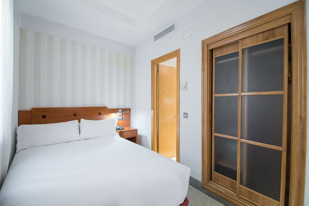 Фото Petit Palace Preciados