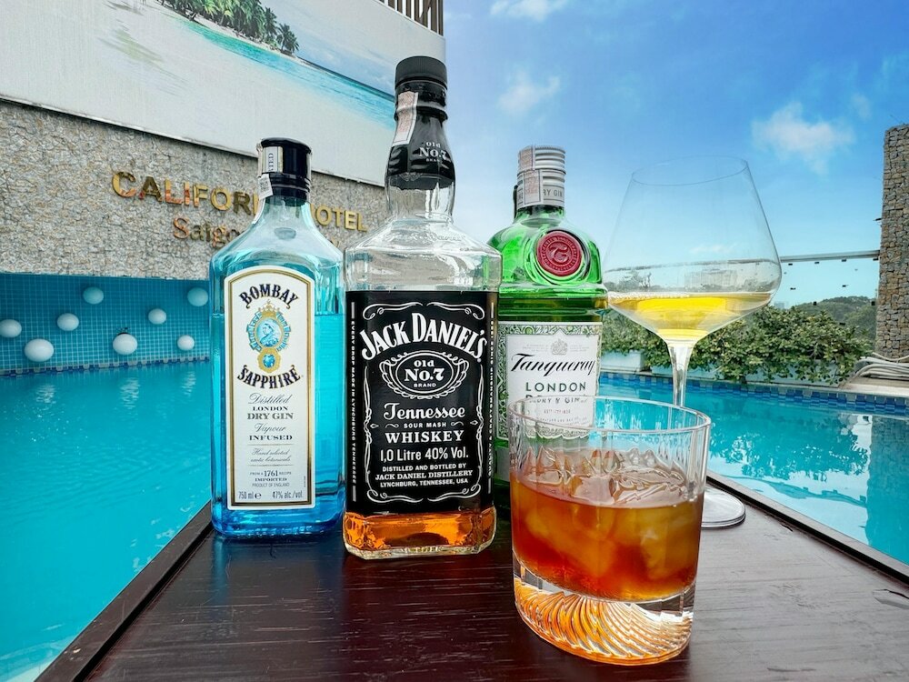 Фото California Saigon Hotel & Rooftop Pool