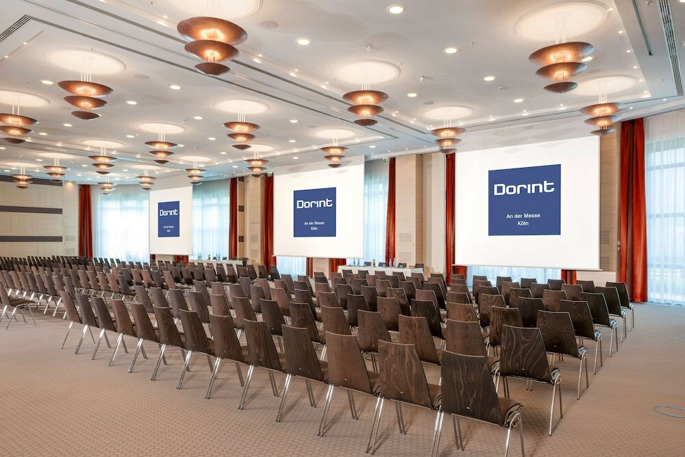 Фото Hotel Dorint An der Messe Koln