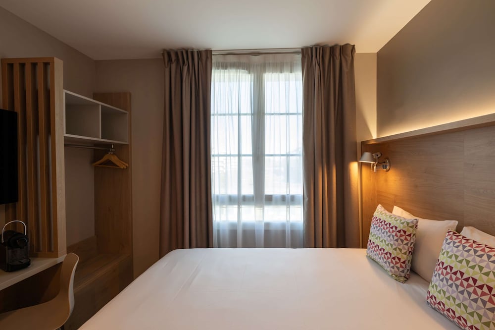 Фото Campanile Caen Centre Gare