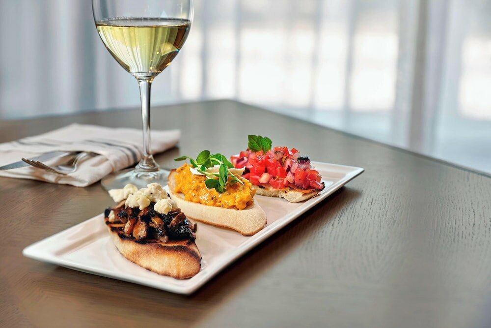 Фото The Hotel Saskatchewan Autograph Collection