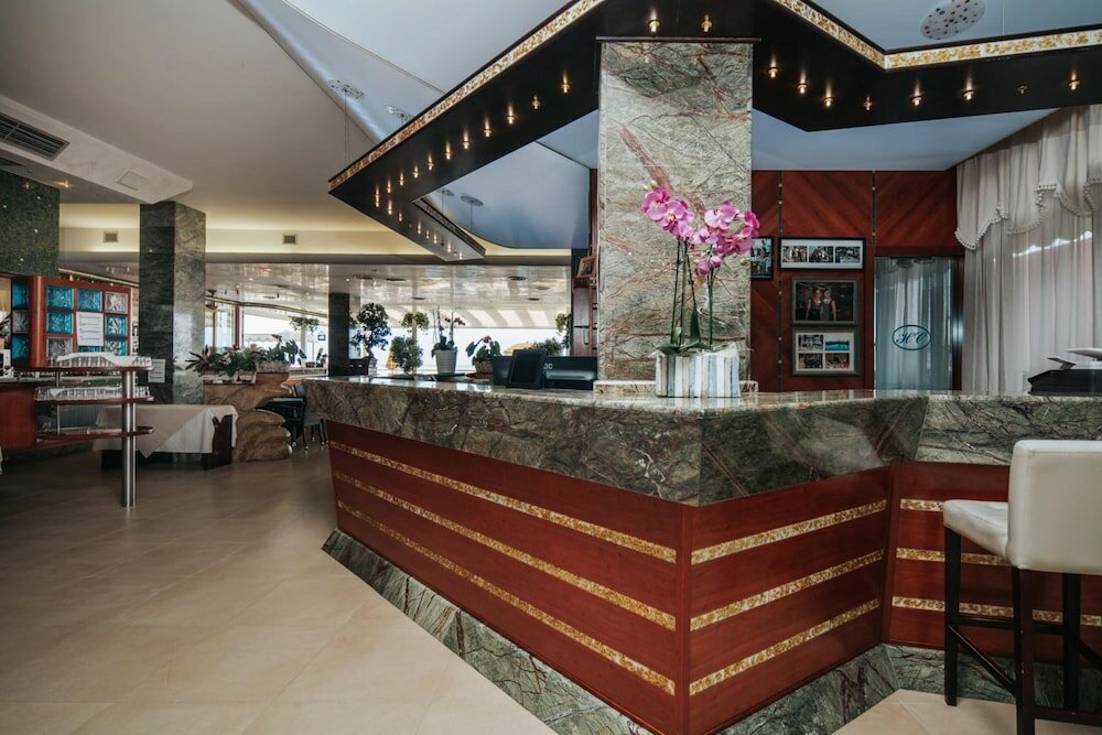 Фото Hotel Capitol