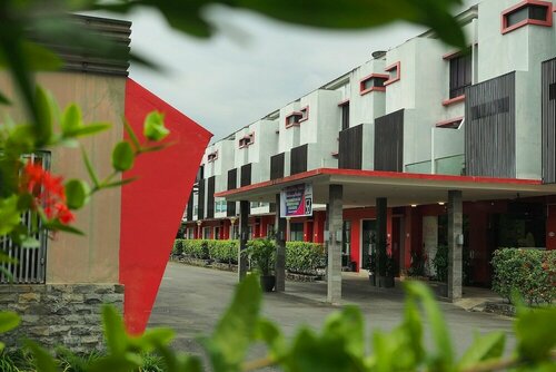 Гостиница The Centro Hotel & Residence by Orchardz на Провинции Острова Риау