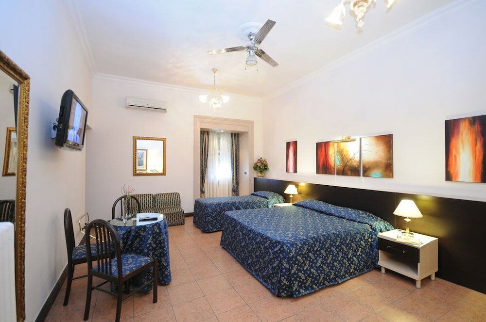 Фото Hotel Sweet Home