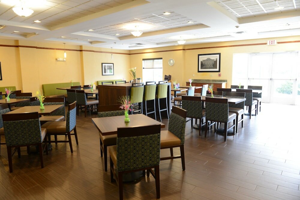 Фото Comfort Suites Urbana Champaign, University Area