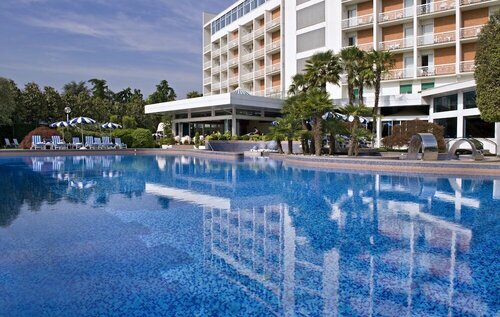 Внешний вид отеля Grand Hotel Terme & SPA в Монтегротто-Терме, фото 1