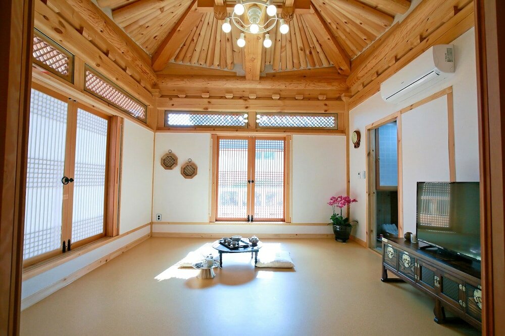 Фото Wiyeonjae Hanok Stay