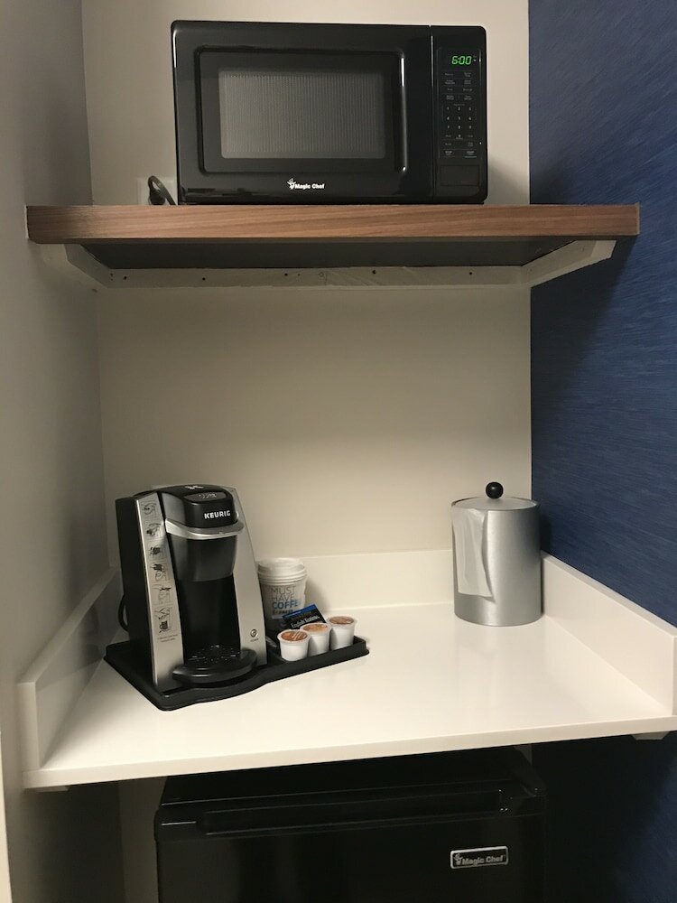 Фото Holiday Inn Express & Suites Phoenix - Airport North, an Ihg Hotel