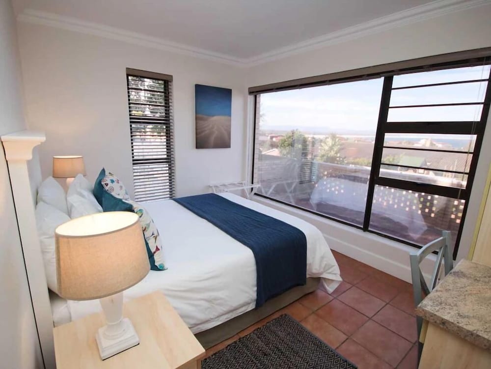 Фото Jeffreys Bay Luxury Apartments