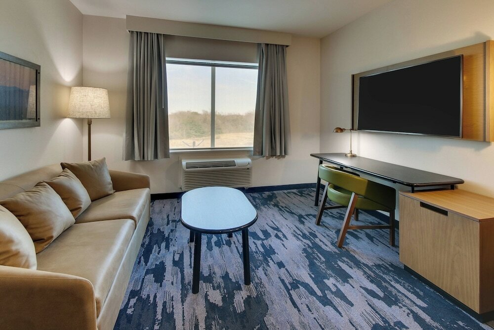 Фото Fairfield Inn & Suites by Marriott Houston Brookhollow
