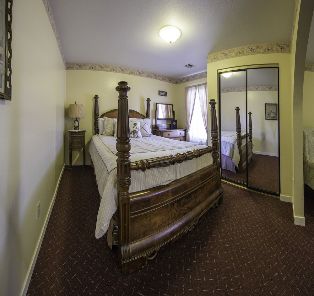 Фото Historic Cary House Hotel