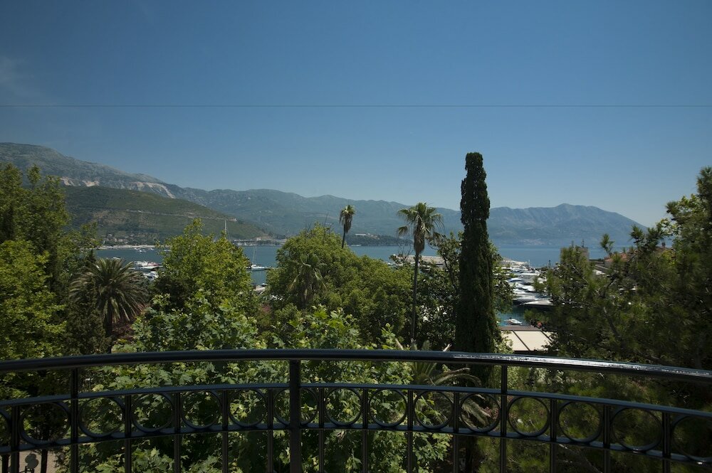 Фото Hotel Majestic