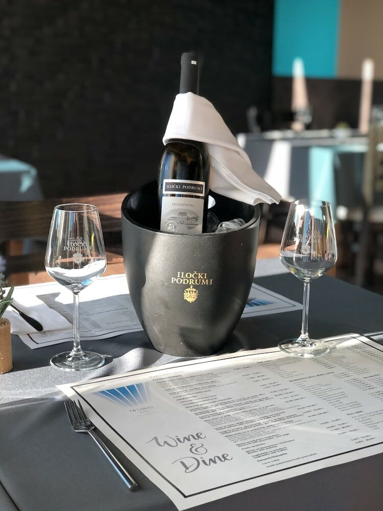 Фото 16 Lakes Hotel