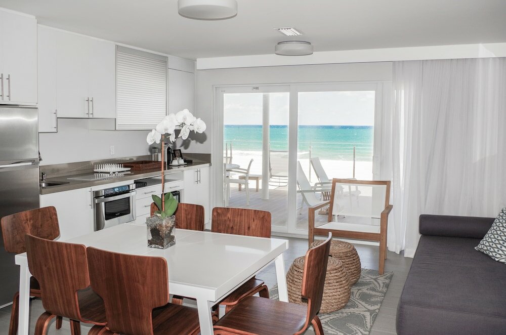 Фото Tides Inn Hotel