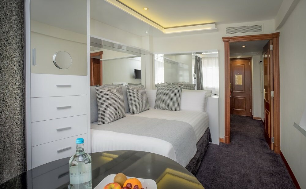 Фото Melia White House Apartments