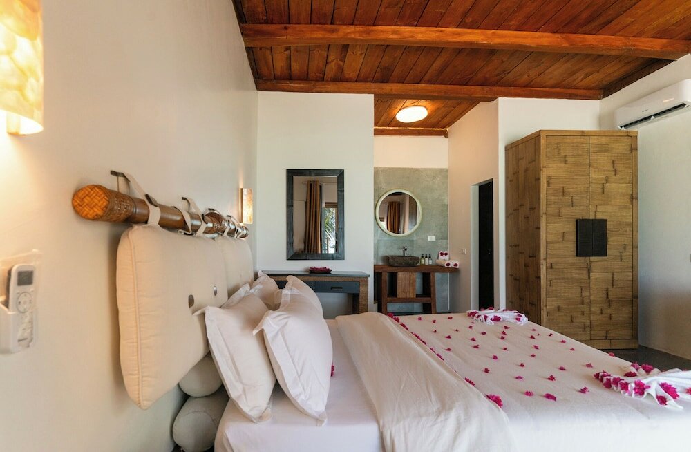 Фото Coral Rocks Hotel & Restaurant