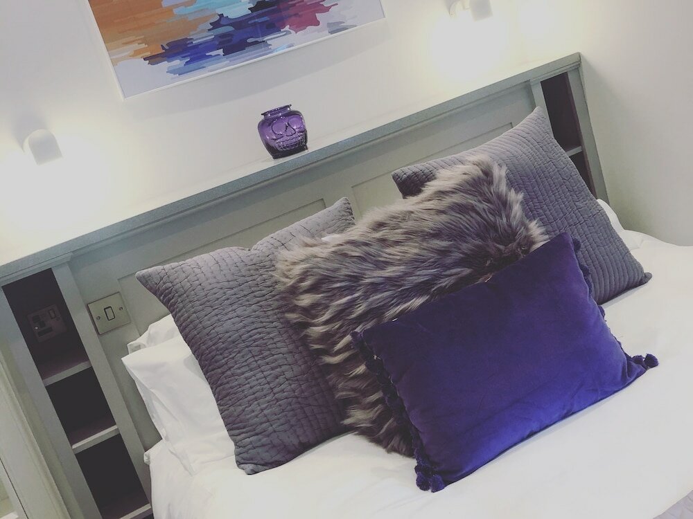 Фото The Lane Apartment