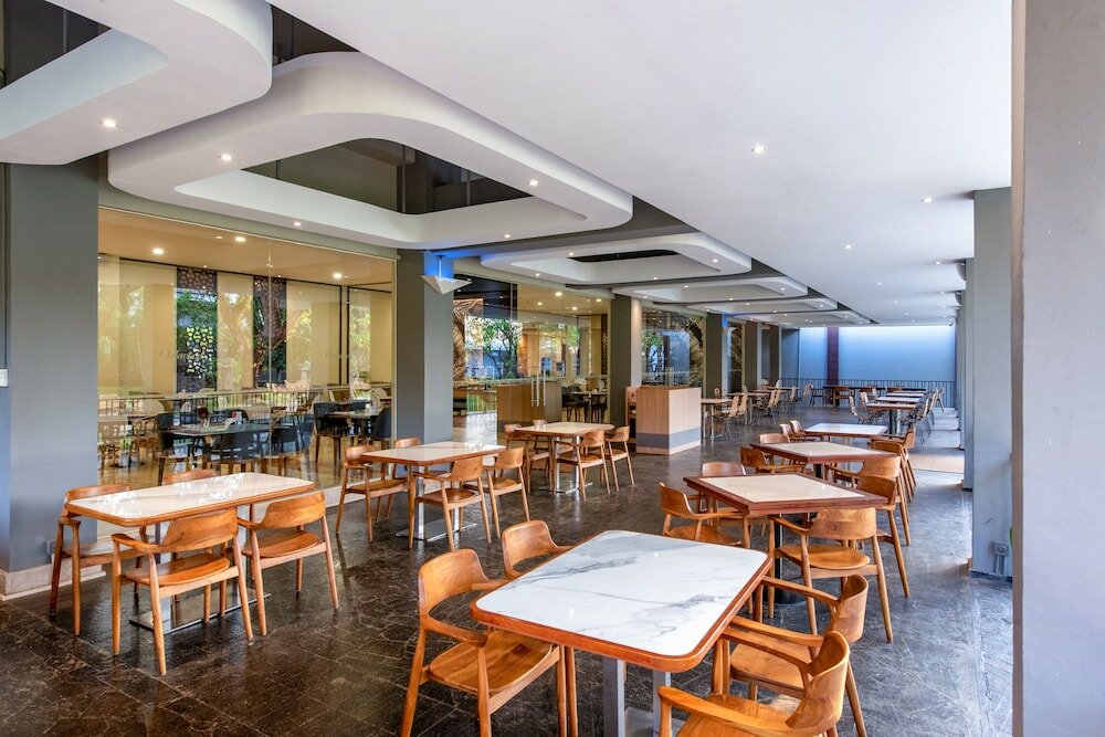 Фото Oakwood Hotel & Apartments Taman Mini Jakarta