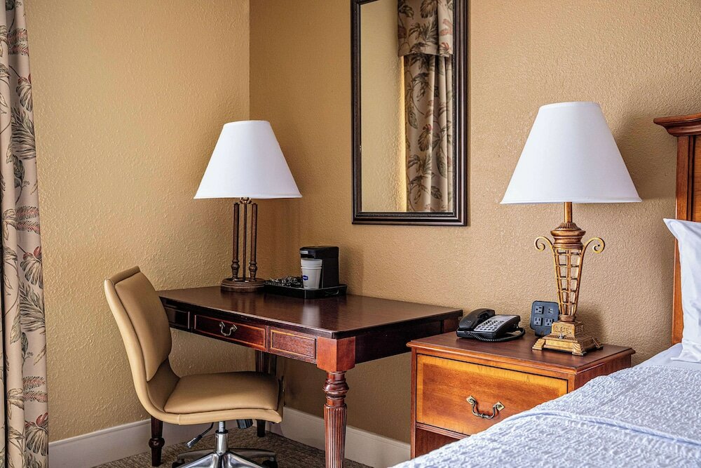 Фото Hampton Inn Charleston-Historic District