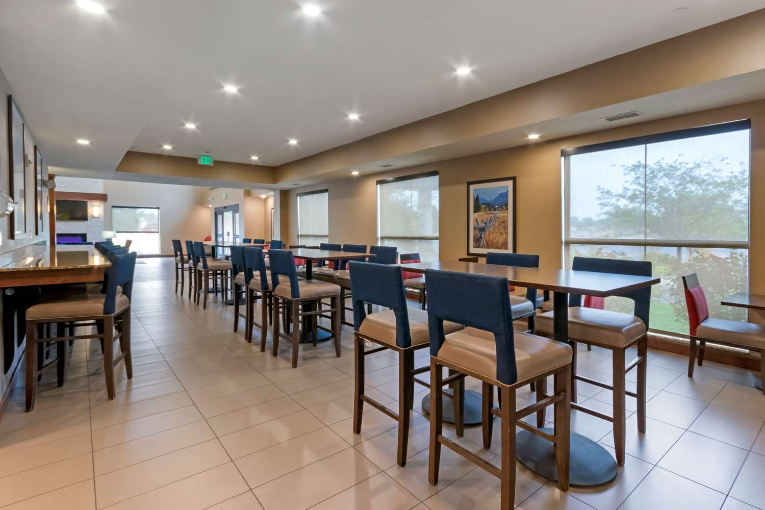 Фото Comfort Suites