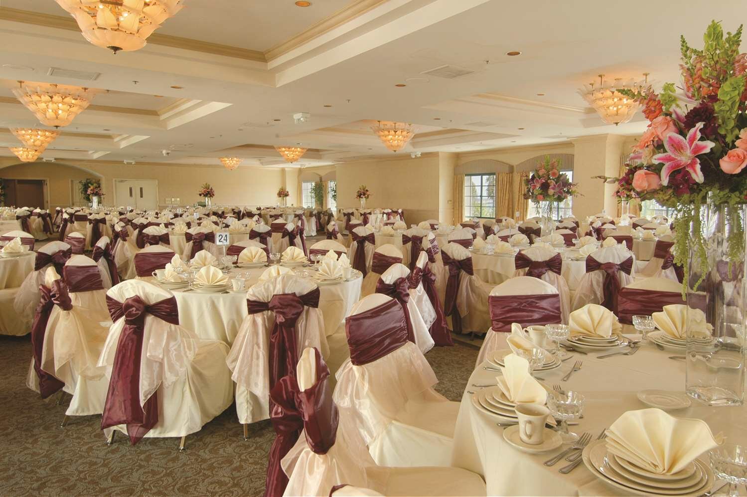 Фото DoubleTree by Hilton San Pedro - Port of Los Angeles