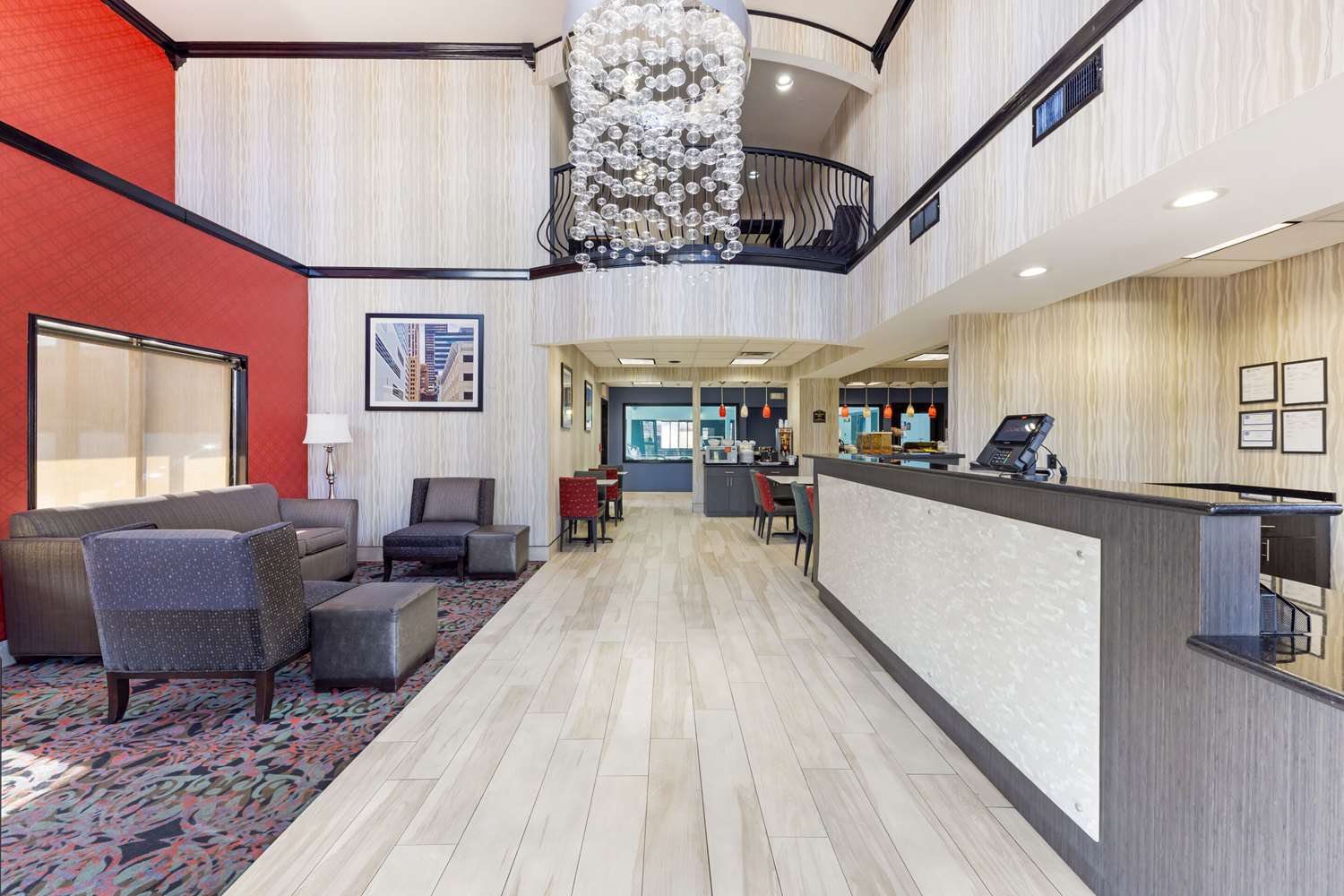 Фото Comfort Suites Fairgrounds West